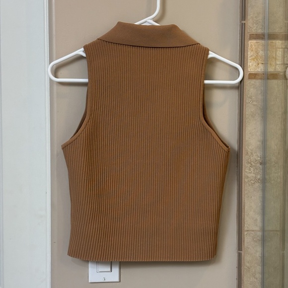 Sleeveless Collared Tank - SZ. M - New! - Picture 4 of 4